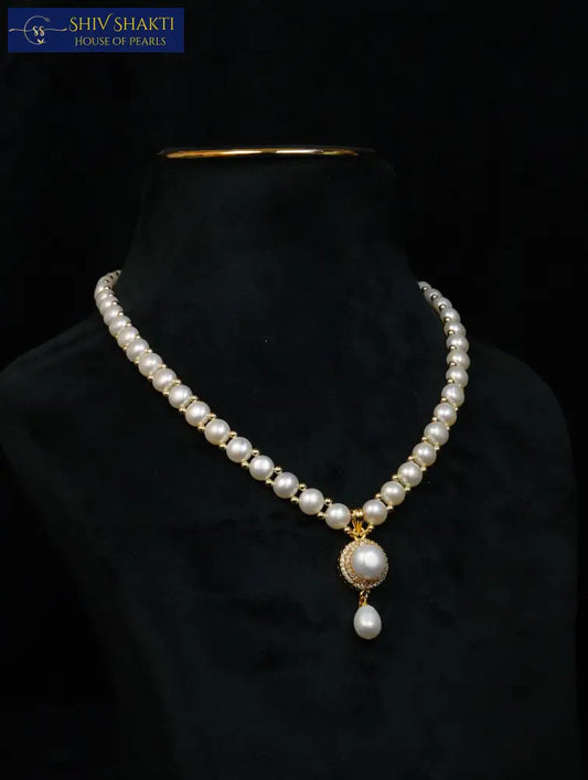 Regal Button Pearl Necklace Necklace / Mala