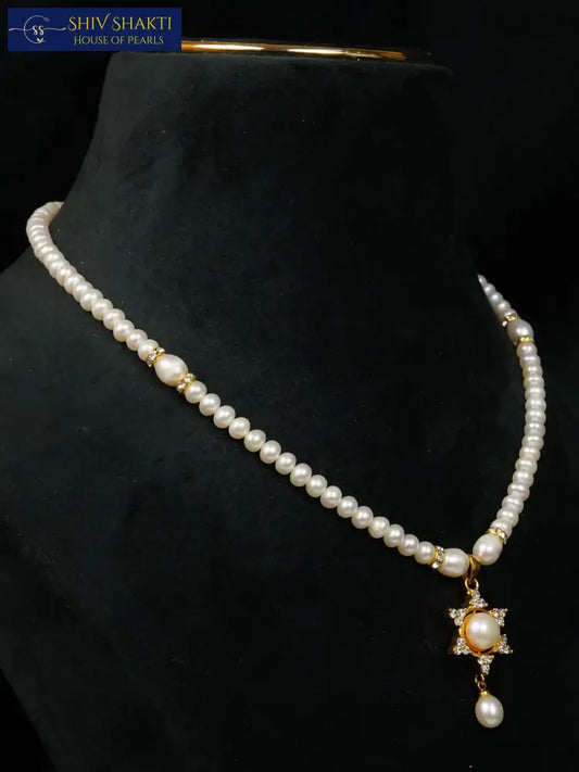 Star Pendant with Pearl Pearl Necklace / Mala