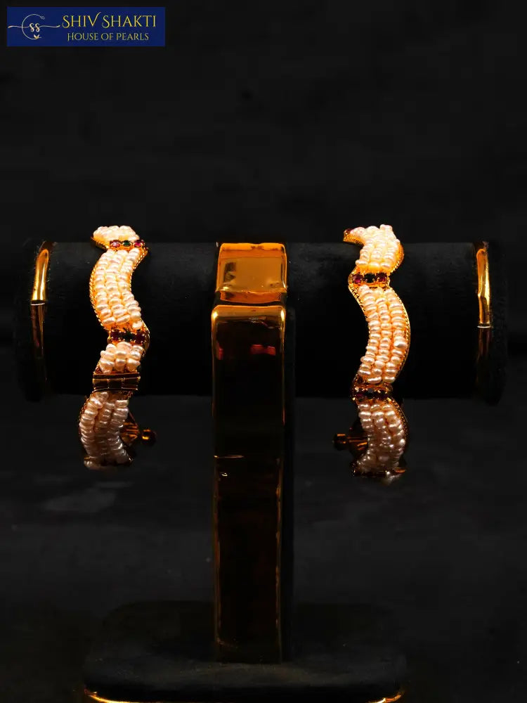 Wave Seed Pearl Bangle