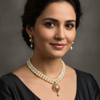 Pearl necklace with a pendant on a black stand