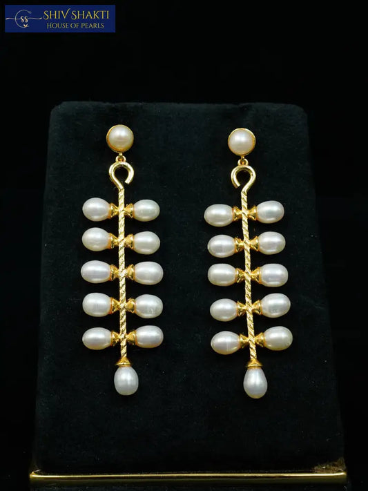 aura grain drop White Pearl Earrings