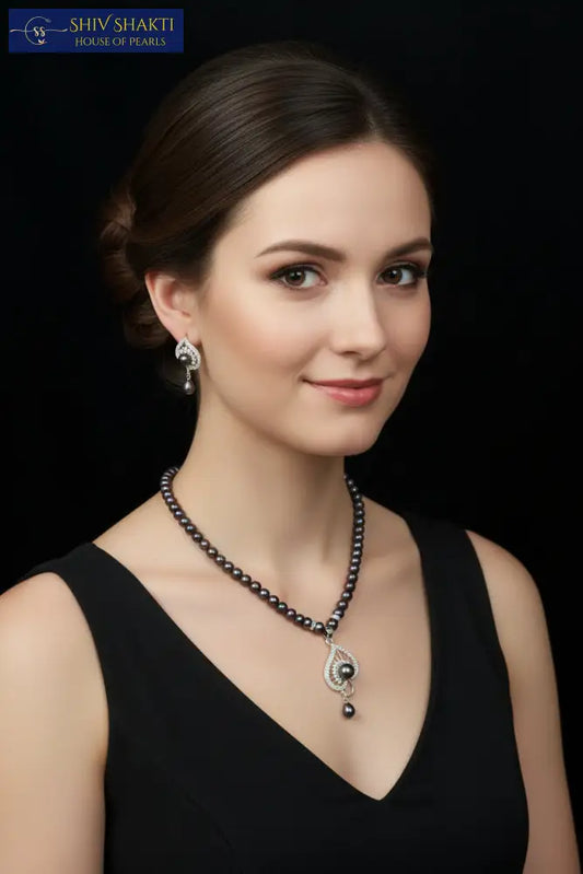 Black Pearl Delicate Design Pearl Necklace / Mala