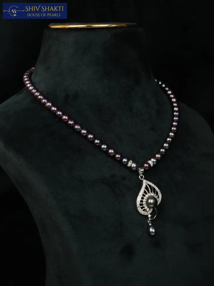 Black Pearl Delicate Design Pearl Necklace / Mala