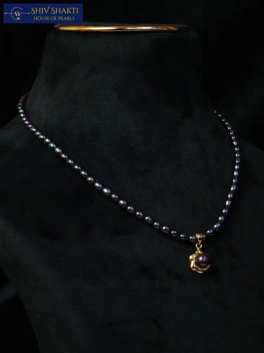 Black Pearl Set Pearl Necklace / Mala