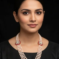 Elegant flower Brooch Pearl Necklace Set Necklace / Mala