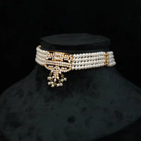 Elegant Pearl Choker