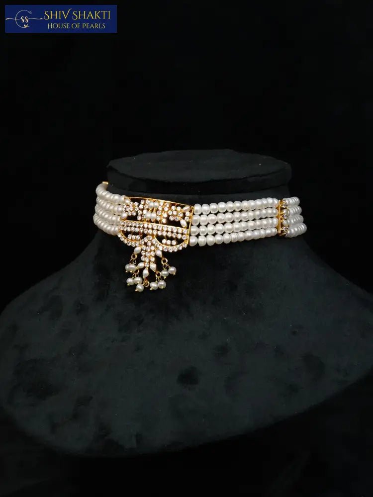 Elegant Pearl Choker