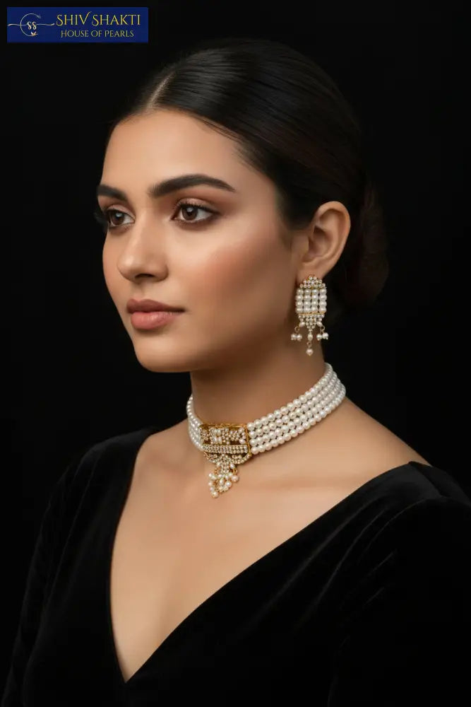Elegant Pearl Choker
