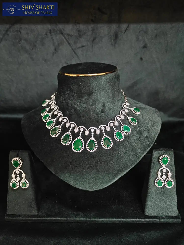 Gala Dinner Necklace with Emerald Silver Jewellery