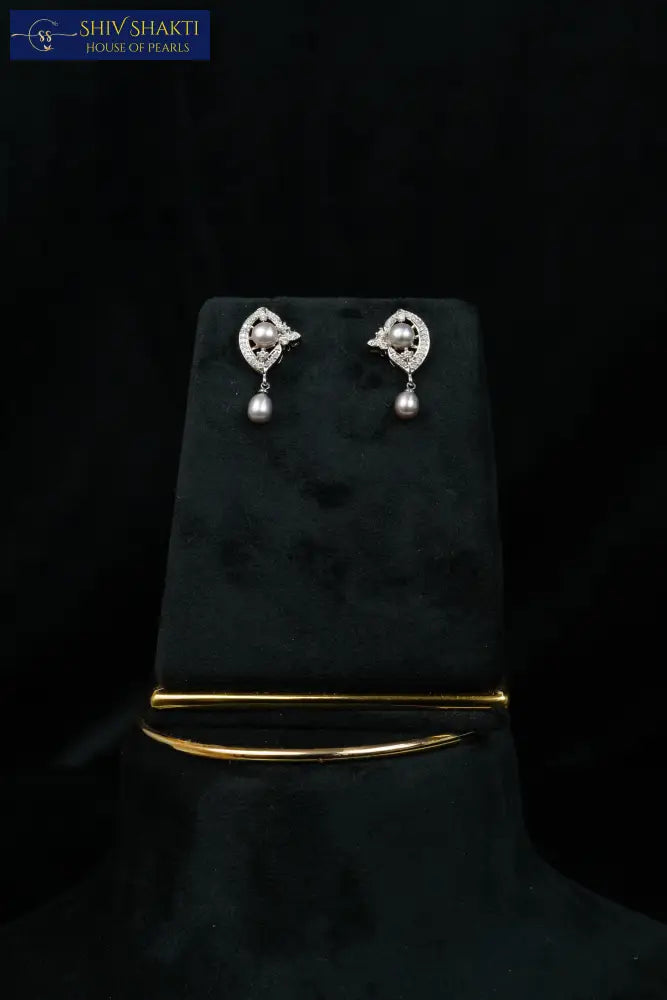 Graceful Pearl Necklace Pearl Necklace / Mala