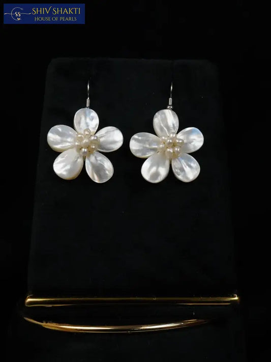 Oyster Pearl Flower Pendant