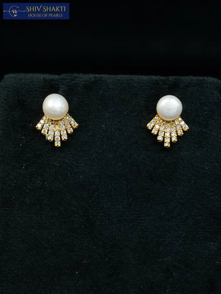 Pearl Fan Stud Pearl Studs