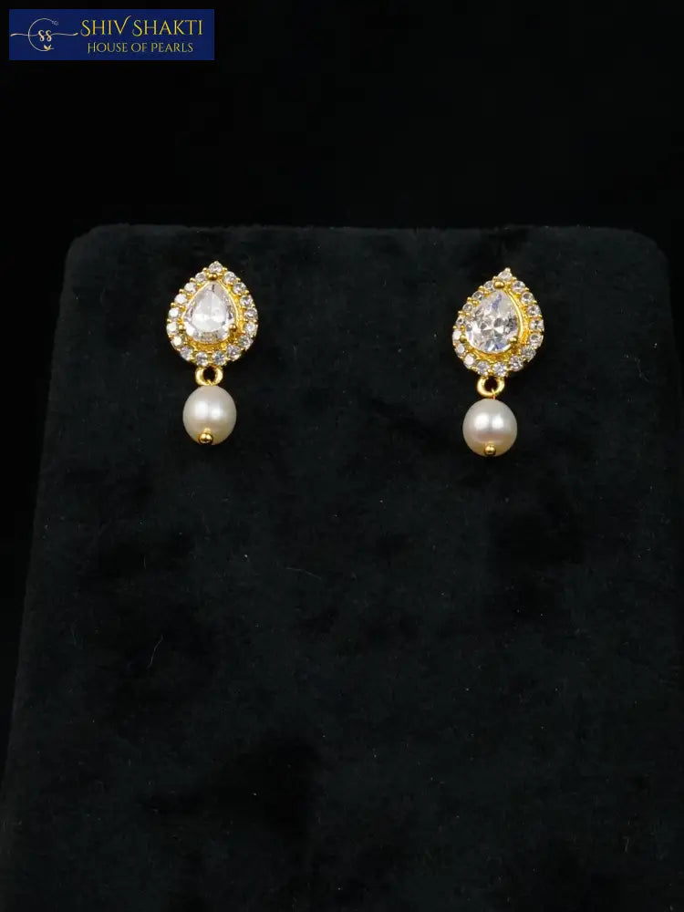 Pearl necklace with a teardrop132 Necklace / Mala