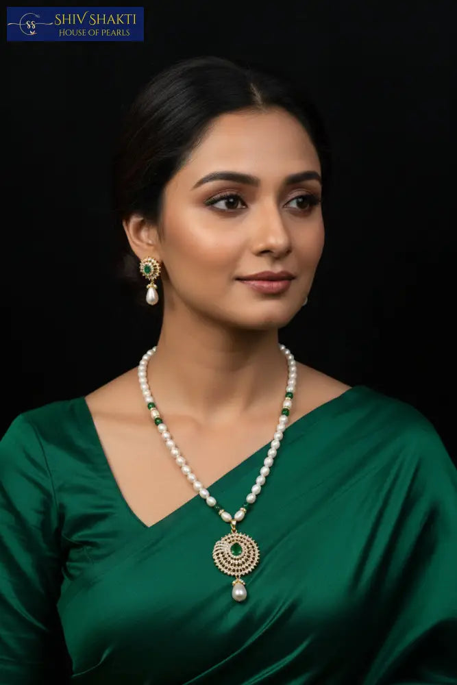 Pearl with Party Pendant Necklace / Mala