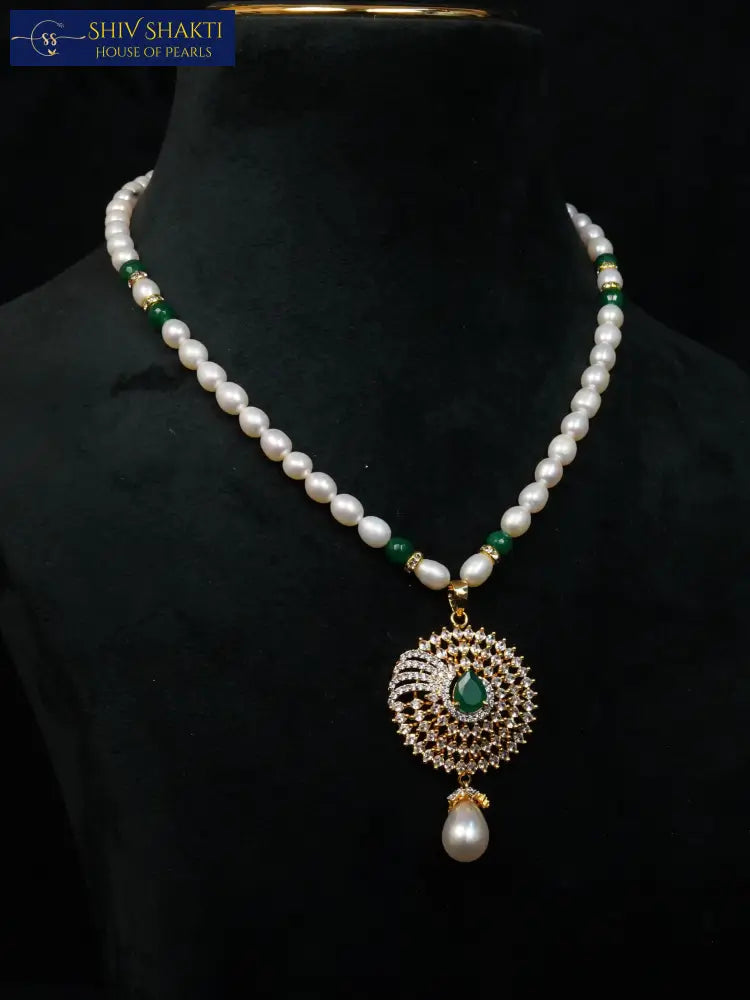 Pearl with Party Pendant Necklace / Mala