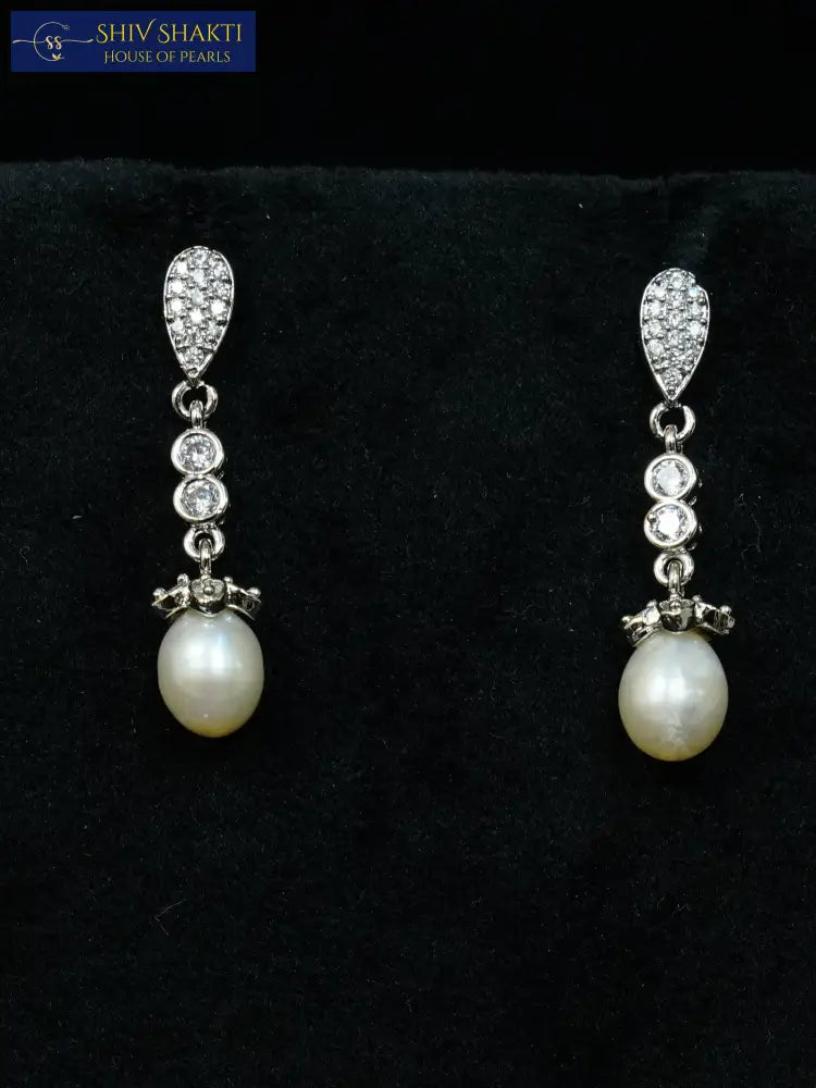 Snowy Pearl Dangler Earring Pearl Earrings