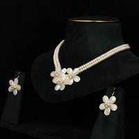 The Pearl Curve Necklace