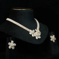 The Pearl Curve Necklace