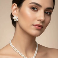 The Pearl Curve Necklace